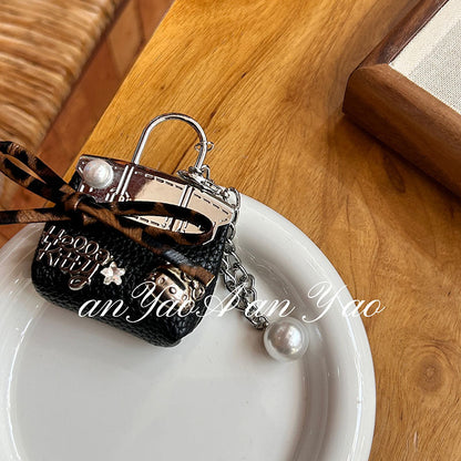Mini Hello Kitty Bag Charm: Niche Ins-style Exquisite Small Bag with Metallic Chain Decor, Korean-inspired, Mini and Full of Personality